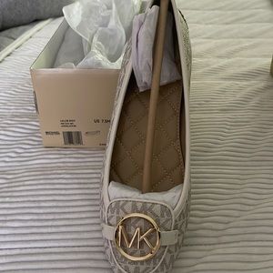 BRAND NEW IN BOX! Never worn, Michael Kors Lillie moccasins